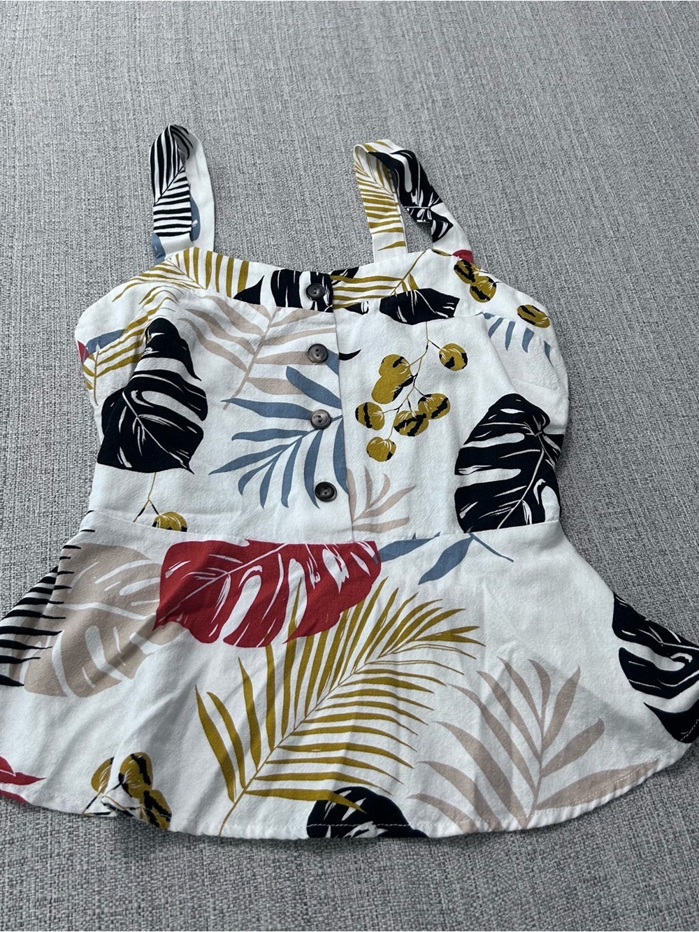 Leaf-Print Sweetheart Neck Peplum Top in Leaf Print Size S
